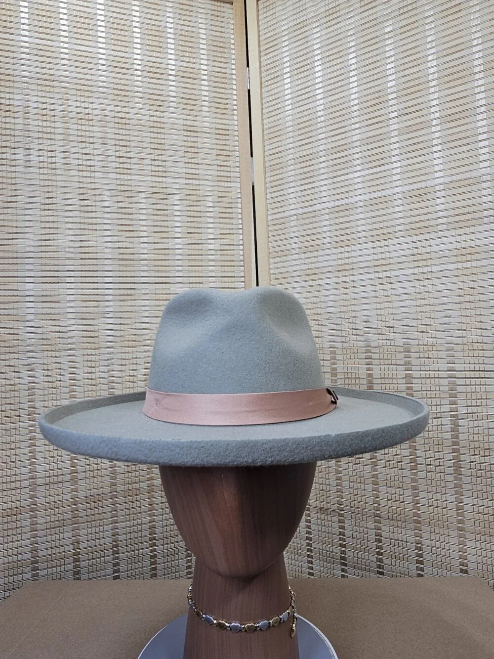 Brixton Victoria Felt Fedora Wool Timberwolf Rose Gold Satin Size S NWT